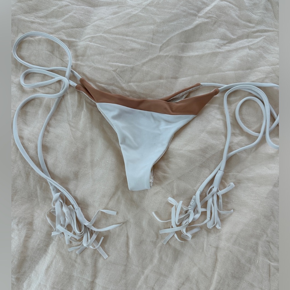 Acacia bottoms size small